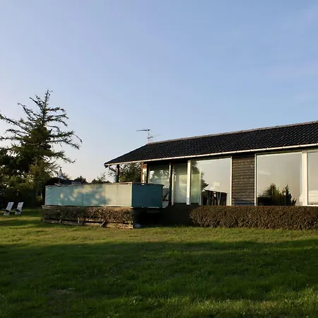 Holzhaus-mit-sauna-und-panoramablick-auf-die-ostsee 펜션 *