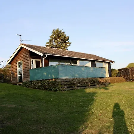Holzhaus-mit-sauna-und-panoramablick-auf-die-ostsee 펜션 Brolo