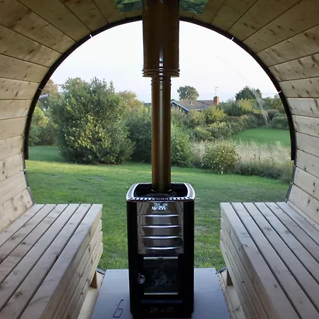 Holzhaus-mit-sauna-und-panoramablick-auf-die-ostsee Сasa de vacaciones Brolo